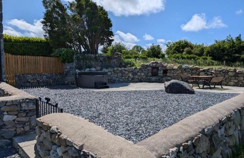 Caernarfon Casa | Horseshoe Cottage historic gem near Snowdonia.