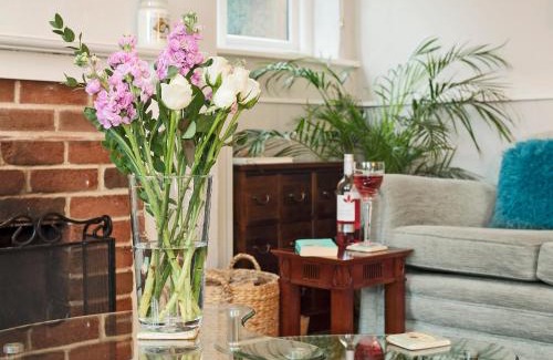 Saham Toney Casa | Horseshoe House - Ukc2743