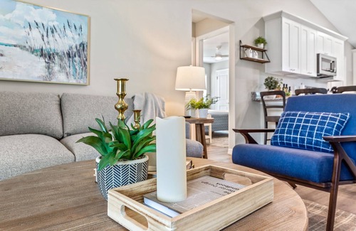 Summerfield Casa | Horsey Hideaway Professionally Decorated - ready for your group or family!
