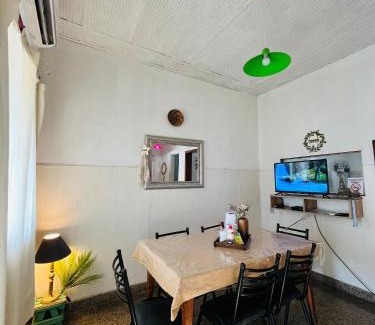 Tristán Suárez Casa | HOSPEDAJE "La Catalina" Ubicada a 15 minutos del Aeropuerto Internacional de Ezeiza con Estacionamiento Gratis