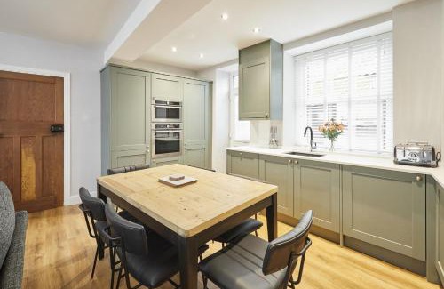 Belford Casa | Host & Stay - Cedar Cottage