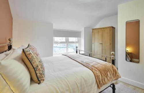 Belford Casa | Host & Stay - Cedar Cottage