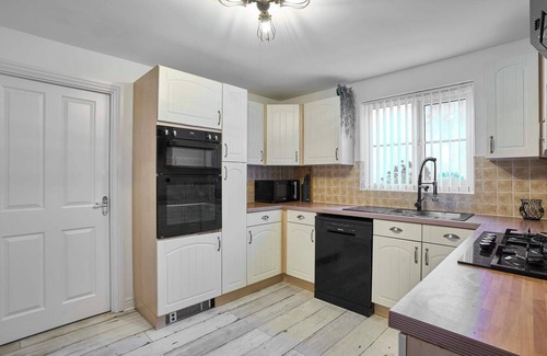 Launceston Casa | Host & Stay | Cherry Blossom House