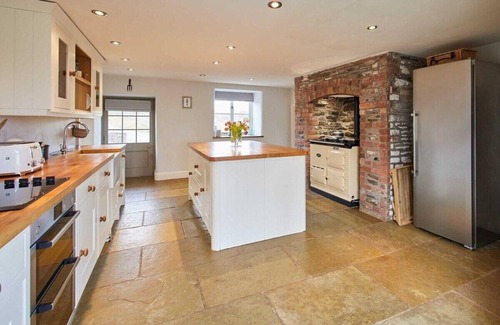 Llanfihangel Tal-y-llyn Casa | Host & Stay | Coed Farm