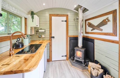 Bideford Cabina | Host & Stay | Dipple Farm Shepherds Hut