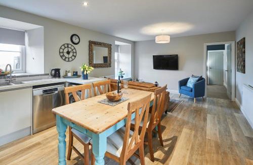 Fenwick Apartamento | Host & Stay - Fenwick Village Hall