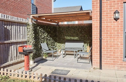 Gamston Casa | Host & Stay | Greenfinch Road