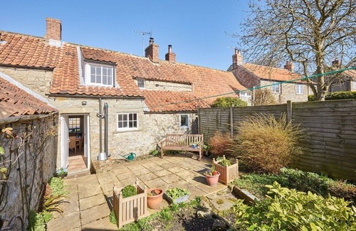 Lockton Casa | Host & Stay | Holmlea Cottage