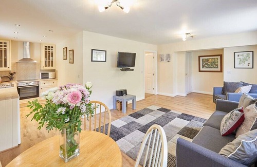 Pickering Casa | Host & Stay | Kingfisher Cottage