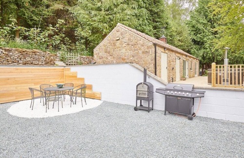 Pickering Casa | Host & Stay | Kingfisher Cottage