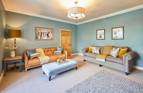 Middleton One Row Casa | Host & Stay - May Cottage