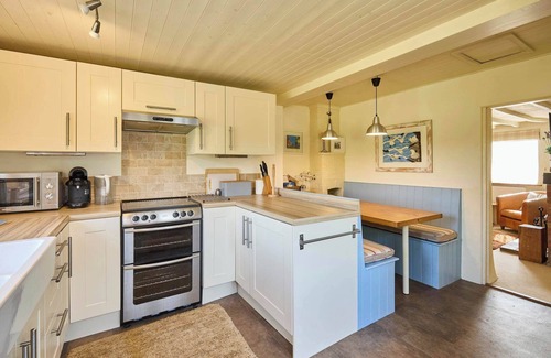Saxthorpe Casa | Host & Stay | Pebble Cottage