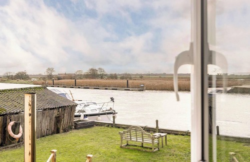 Reedham Cabaña | Host & Stay | Riverside Cottage