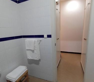 Cabeza la Vaca Casa | Hostal 2 estrellas -Restaurante Las Tres Encinas EN EL CENTRO DEL PUEBLO