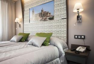 San Bernardo Casa | Hostal Barcelona