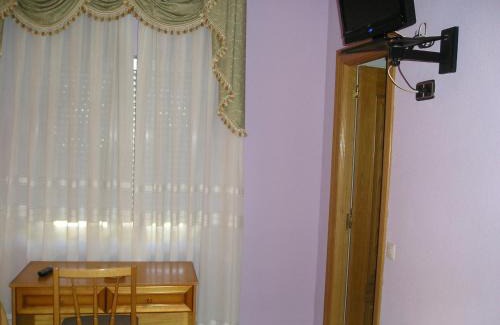 Pedrosillo El Ralo Casa | Hostal Restaurante Carolina