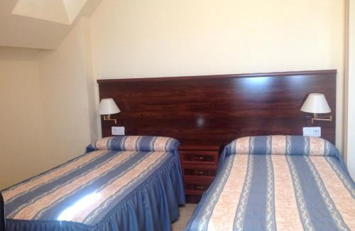 La Virgen del Camino Casa | Hostal San Froilan