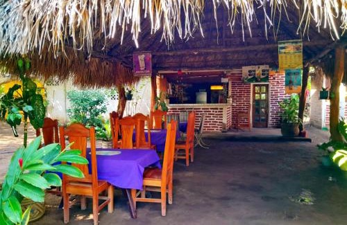 Santa Cruz Cama Y Desayuno | Hostal Y Restaurante El Escondite