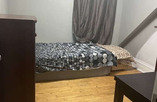 Centretown West Apartamento | Hostel Gladstone Ottawa Ontario rooms availability confortable near parliament.