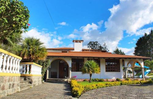Tababela Hotel | Hosteria San Carlos Tababela