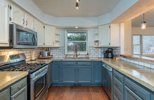 Royal Pines Casa | Hosting Emergency Relief Workers WIFI, POWER & WATER Available - Pet Friendly