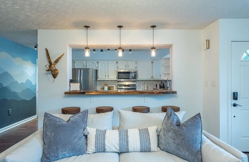 Royal Pines Casa | Hosting Emergency Relief Workers WIFI, POWER & WATER Available - Pet Friendly