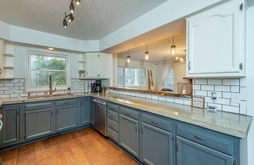 Royal Pines Casa | Hosting Emergency Relief Workers WIFI, POWER & WATER Available - Pet Friendly