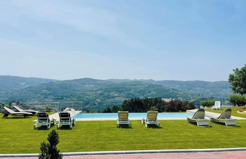 Miguas Casa | HostWise – Douro View Villa w/ 10 Suites and Pool