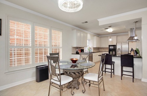 Austin Casa | Hot Outdoor Spa, Beautiful 5-bedroom home, Private Green belt backyard