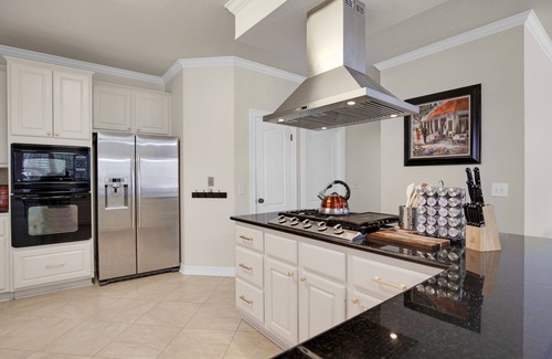 Austin Casa | Hot Outdoor Spa, Beautiful 5-bedroom home, Private Green belt backyard