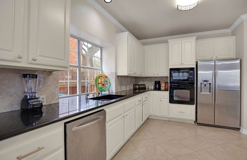 Austin Casa | Hot Outdoor Spa, Beautiful 5-bedroom home, Private Green belt backyard