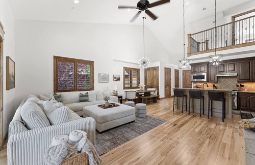 Park City Casa | Hot tub, 2 primaries, 180° view of Deer Valley, 1GB wifi, pets welcome