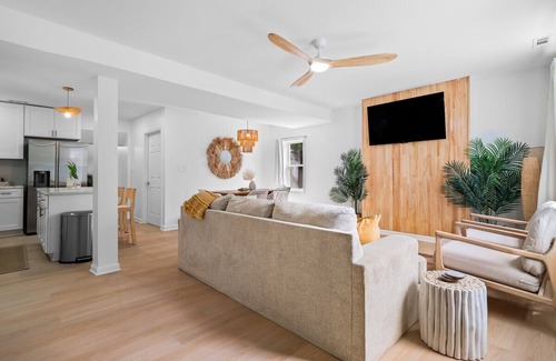 Sandusky Apartamento | Hot Tub|5 Mins from Cedar Point|Modern Updates
