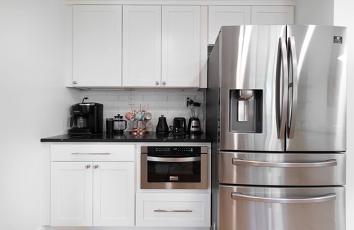 Shoreline Casa | *HOT TUB* AC & Single Level house| EV Charger, King Bed | Parking