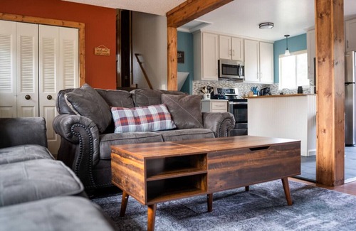 Carriage Hills Apartamento | Hot Tub! Amazing views, K bed, BBQ, near town & Park