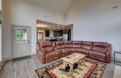 Franklin Casa | Hot Tub and Fire Pit Blue Ridge Mtn Cabin!