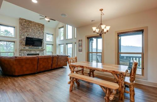 Franklin Casa | Hot Tub and Fire Pit Blue Ridge Mtn Cabin!