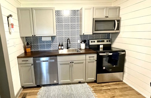 Cave City Casa | Hot Tub and Fire Pit near Mammoth Cave National Park- Pet Friendly