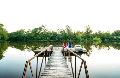 Goodson Casa | Hot Tub and Fireplace! Macks Creek Cabin on 30 Acres