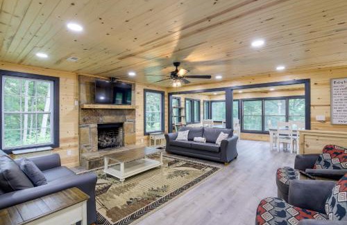 Gatlinburg - Pigeon Forge Casa | Hot Tub and Game Room Seiverville Group Getaway