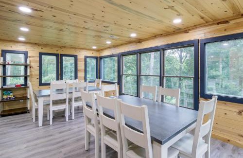 Gatlinburg - Pigeon Forge Casa | Hot Tub and Game Room Seiverville Group Getaway