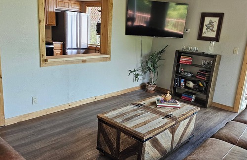 Tia Juana Cabina | Hot tub, boat dock and lakeside with this snug small cabin. TINY BEDROOMS