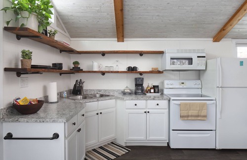 Vandalia Cabaña | Hot Tub, Couples Hideaway, Private, Coziness, Country, Birds, Wildlife, Quiet