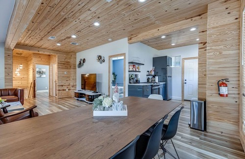 Tobin Hill Casa | Hot tub, Cowboy Pool-Near River Walk, Pearl Dist.