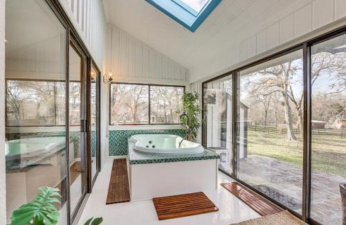 Brookshire Casa | Hot Tub, Deck and Grill Brookshire Gem Near Venues