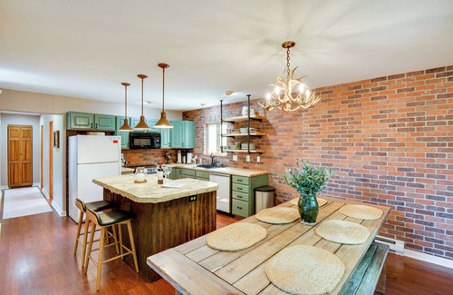 Alma Cabina | Hot Tub & Deck: Cabin Near Dtwn Alma & Breck