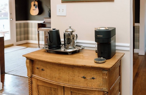 Wade Hampton Casa | Hot Tub & Designer Speakeasy 8 minutes Downtown GVL, Outdoor Theater, Piano