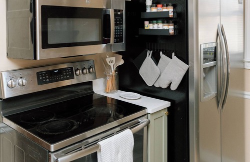 Wade Hampton Casa | Hot Tub & Designer Speakeasy 8 minutes Downtown GVL, Outdoor Theater, Piano