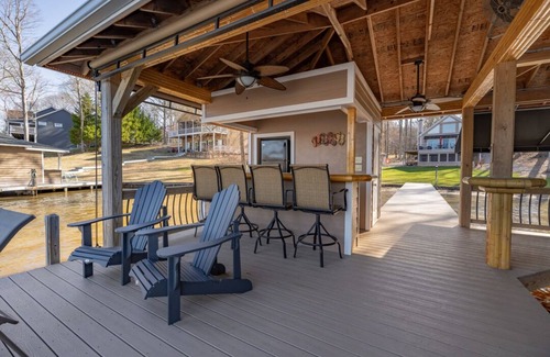 Macon Casa | Hot Tub, Dock, Large Deck, Firepit, Tiki bar, Pool!