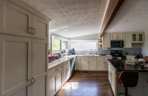 Grand Rivers Casa | Hot Tub + Fire pit + Corn Hole + BBQ + Game Room + Spa Bath